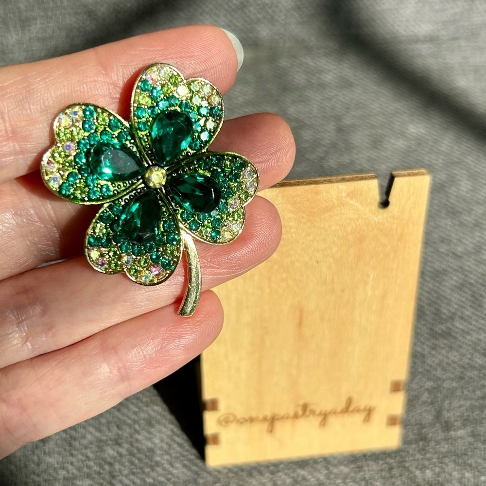 Green Clover Brooch Pin